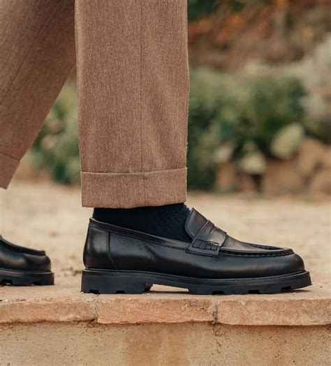 how should penny loafers fit